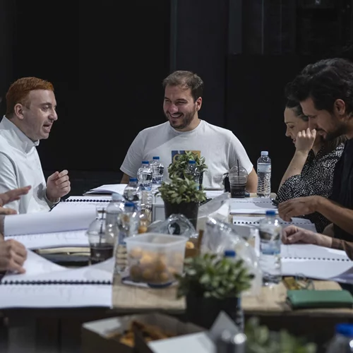 Ποια είναι η νέα παράσταση που σκηνοθετεί ο Γιώργος Κουτλής τη σεζόν 2023-24;