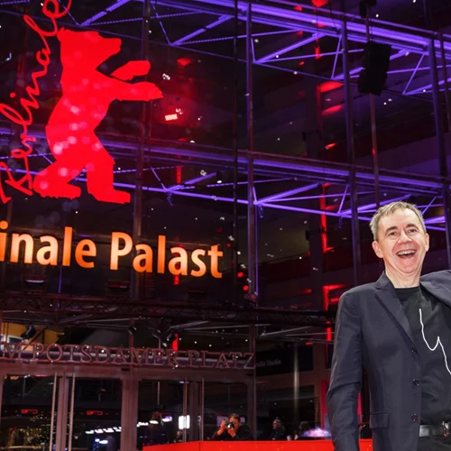 Φεστιβάλ Βερολίνου 2025: Ο νικητής της Χρυσής Άρκτου μας μιλά για το πόσο σημαντικό ήταν να απεικονίσει την ομοφυλοφιλία ως κάτι φυσιολογικό