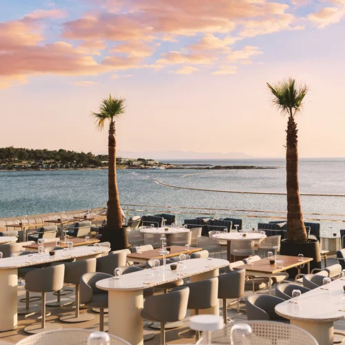 Μία cool ταράτσα στον αστερισμό της Γλυφάδας