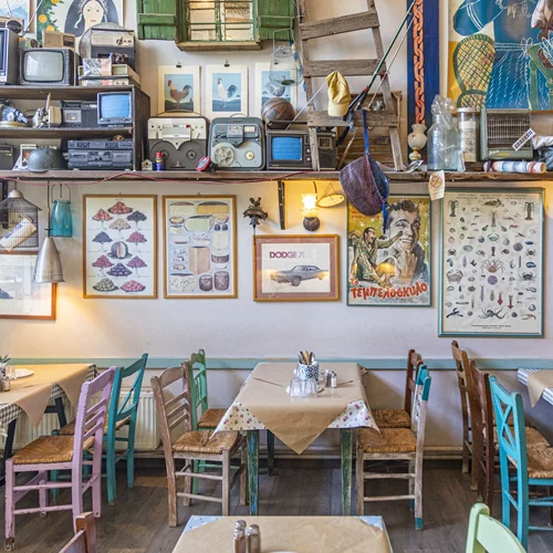 Λαϊκή αρχοντιά και τροφαντοί κεφτέδες στην Πεύκη