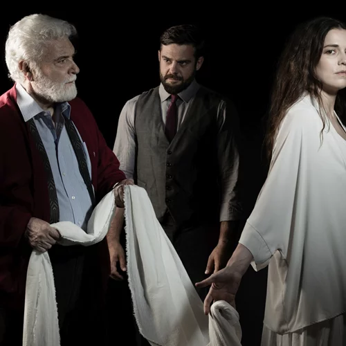 "Τα τελευταία φεγγάρια": Το έργο-ύμνος στη ζωή και τη νιότη έρχεται τη νέα σεζόν στο Θέατρο Coronet