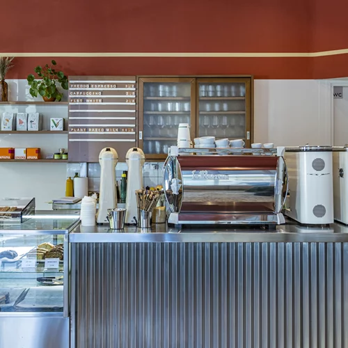 Βόλτα σε παλιά και νέα καφέ της Κυψέλης