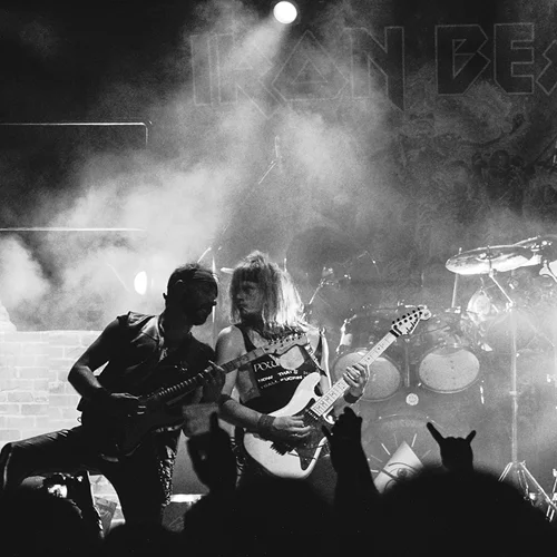 Οι Iron Beast σε μια εκρηκτική συναυλία στην Αθήνα