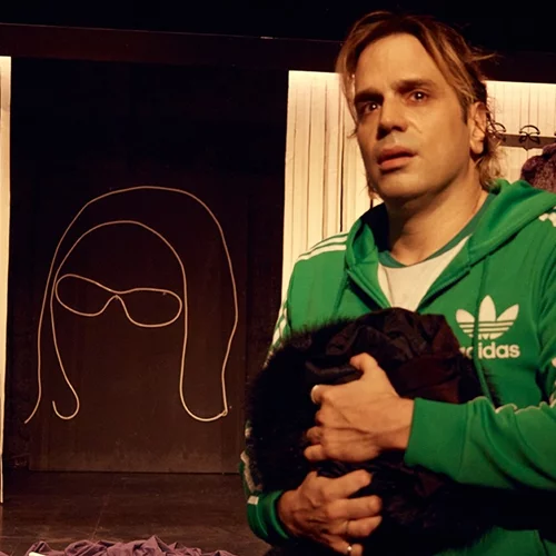 "Όταν μεγαλώσω, θα γίνω Νάνα Μούσχουρη" μάς λέει και φέτος ο Μάνος Καρατζογιάννης