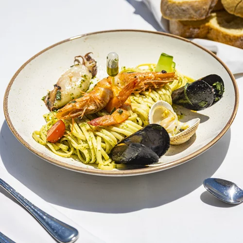 Στο Μικρολίμανο, για ένα (σχεδόν) αιωνόβιο εστιατόριο ψαριού