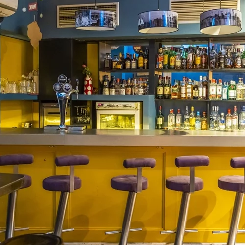 Άγιες νύχτες στον "Άγιο" του Κολωνακίου