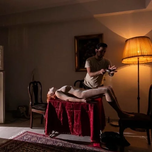 "Ragada": Μια περφόρμανς για τη μητρότητα και τη δημιουργία ανεβάζει ο Μάριο Μπανούσι