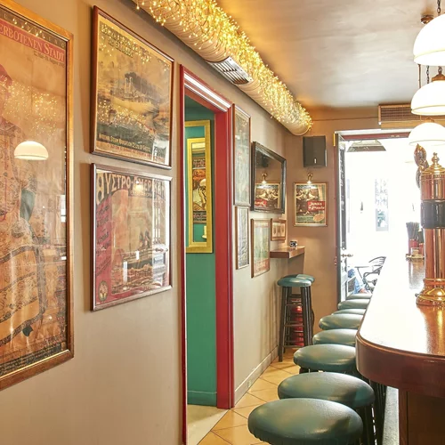 Ο "Ιπποπόταμος", ένα κλασικό μπαρ-σημείο συνάντησης και μετά το θέατρο