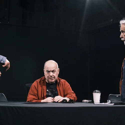 Κώστας Αρζόγλου, Χρήστος Βαλαβανίδης, Πάνος Σκουρολιάκος στους πολυβραβευμένους "Ήρωες" στο Από Μηχανής Θέατρο τη σεζόν 2024-25