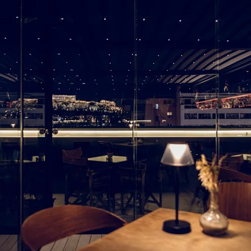 Video walkthrough: Η Ναταλία Δραγούμη στο 'Olympias' και την κορυφή της πόλης