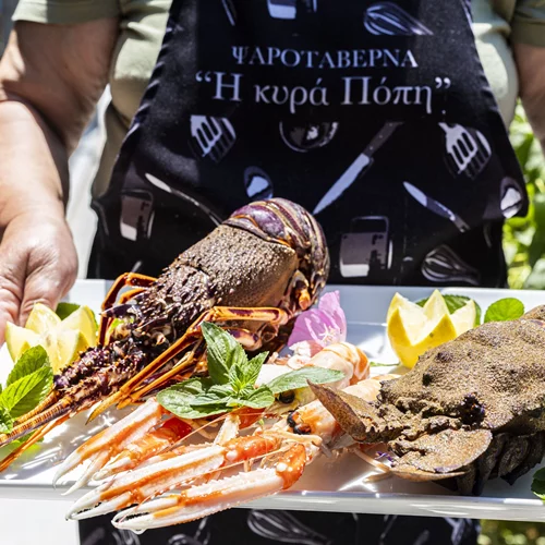 Στο Λαγονήσι, για τις θαλασσινές λιχουδιές της "Κυρά Πόπης"