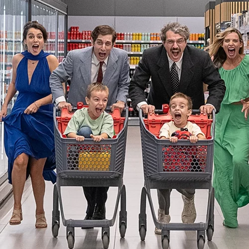 "Ο Θεός της Σφαγής": Νέες φωτογραφίες από την παράσταση που έρχεται στο θέατρο Πορεία