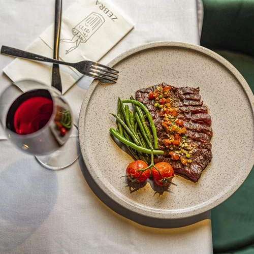 Zebra: Στο μπαρ όπου πίνεις καλά και τρως ακόμη καλύτερα