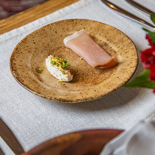 Γεύση και άρωμα Τήνου με το "Μικρό Καράβι" να πιάνει λιμάνι στη Γλυφάδα