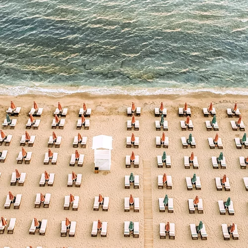 Στο Bloom Project για ανεμελιά, πόδια στην άμμο και φροντισμένες γεύσεις