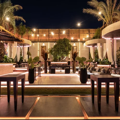 Ο αιθέριος κήπος της Πέτρου Ράλλη