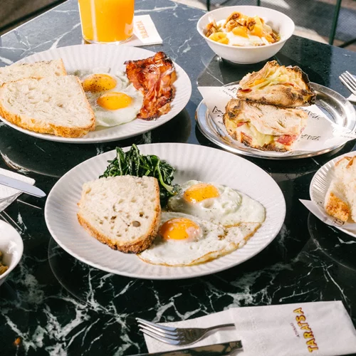 Στην Αθηναϊκή Ταράτσα και για πρωινό