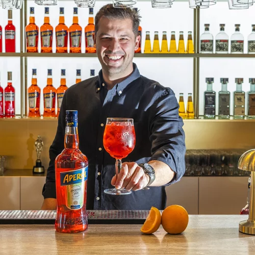 Πώς πετυχαίνουμε (και απολαμβάνουμε) το τέλειο Aperol Spritz;