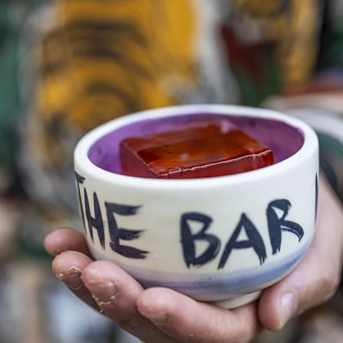 Το "The Bar in Front of the Bar" έχει βρει το δρόμο του