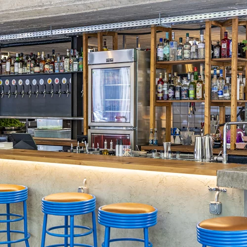 Πρώτη ματιά στο 'Walk In Athens', το νέο μπαρ της Μαυρομιχάλη