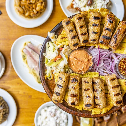 Γνώριζες ποιο είναι το πιο γαλαζοαίματο σουβλατζίδικο της Αθήνας;