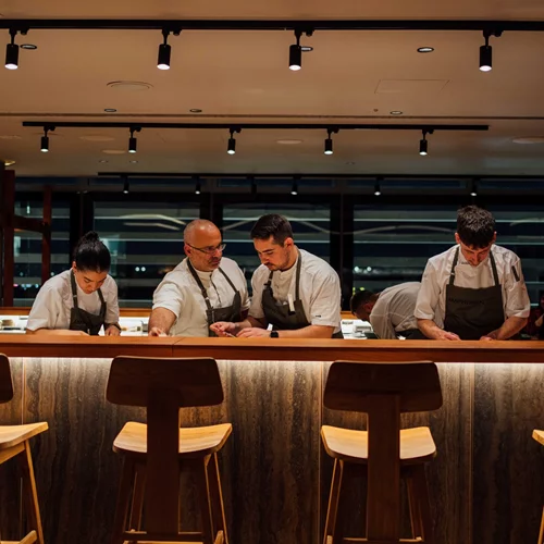 Ένα νέο εστιατόριο δίνει ξανά ζωή στη στέγη της Στέγης