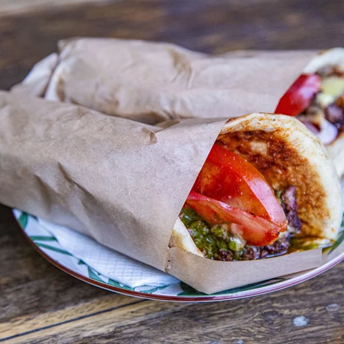 Επιστροφή στην πόλη με το πιο μυσταγωγικό σουβλάκι της Αθήνας