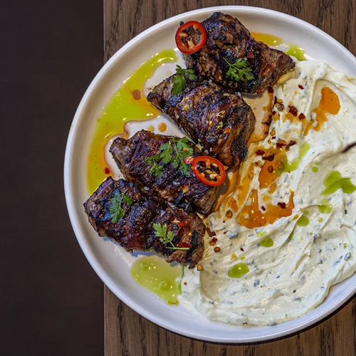 Η Striggla που σέρβιρε αρνάκι (και γαστρονομικό φρυγαδέλι)