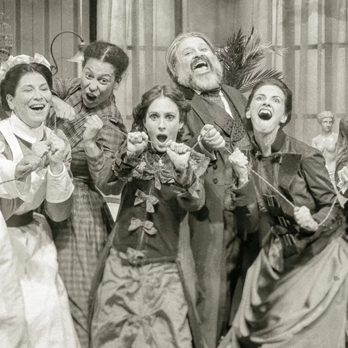 Πότε κάνει πρεμιέρα η παράσταση του Κωνσταντίνου Μαρκουλάκη "Στο διπλανό δωμάτιο ή το έργο του δονητή";