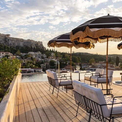 Το Sunday Table του The Dolli's Rooftop Restaurant επιστρέφει
