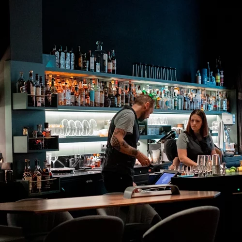 Ένα βράδυ στο 'Sips', το καλύτερο μπαρ του κόσμου