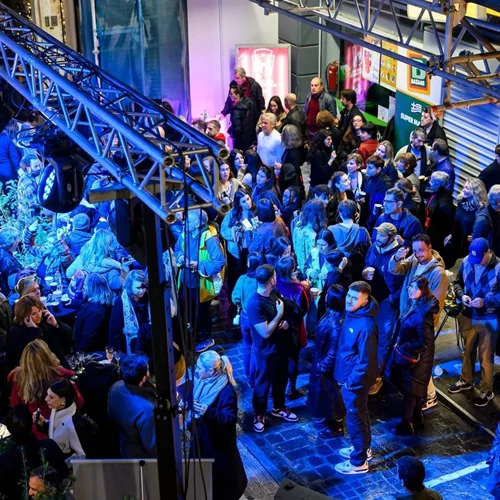 Ένα απροσδόκητο street party παίζει σήμερα στη Μητροπόλεως