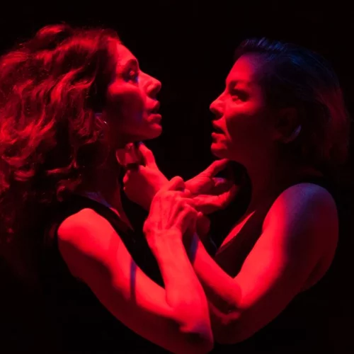 Έξι θεατρικές παραστάσεις επιστρέφουν