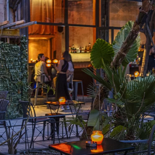 Το Scamp είναι το νέο cool μπαρ στο Κουκάκι