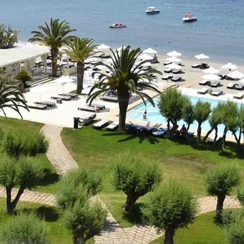 "Plaza Resort", Ανάβυσσος: Το αγαπημένο σας "νησιώτικο" resort για Πάσχα δίπλα στη θάλασσα βρίσκεται πιο κοντά στην Αθήνα απ’ ότι νομίζατε!