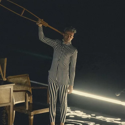 Άρης Σερβετάλης - Έφη Μπίρμπα συνεχίζουν με το "Όνειρο ενός γελοίου" στο θέατρο Κιβωτός