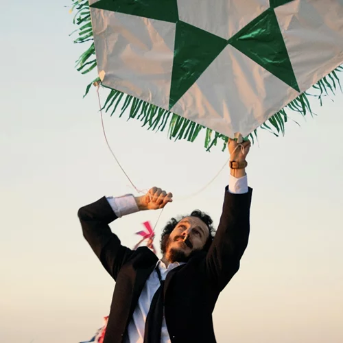 Τα σκηνοθετημένα αυτοπορτραίτα του Θοδωρή Βρανά ταξιδεύουν στα Κύθηρα