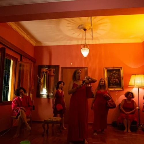 Το ποιητικό έργο του Τσιμάρα Τζανάτου συναντά προσωπικές ιστορίες γυναικών