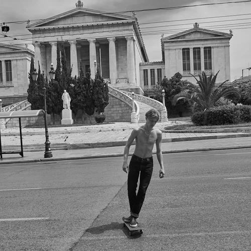 Αναδρομική έκθεση για τον διεθνούς φήμης φωτογράφου μόδας Bill Georgoussis