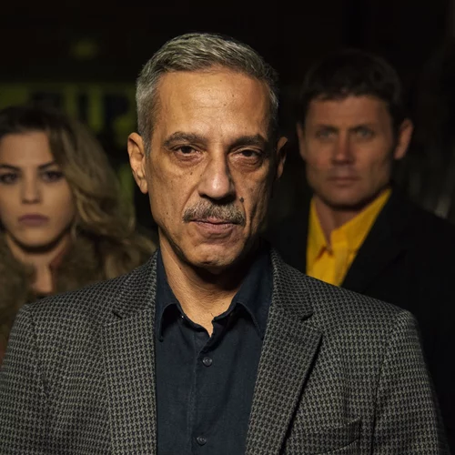 "Ο κανίβαλος που έφαγε έναν Ρουμάνο": Μια αλληγορία για την ανθρωποφαγία της ευτυχίας στον Μικρό Κεραμεικό