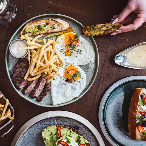 Moo Casa: Κυριακές με αστακό και μπριζόλα στο Νέο Ηράκλειο