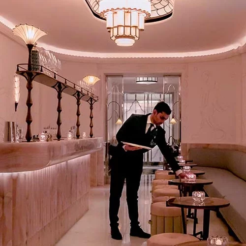 Θρυλικά μπαρ του κόσμου σερβίρουν στην Πατησίων