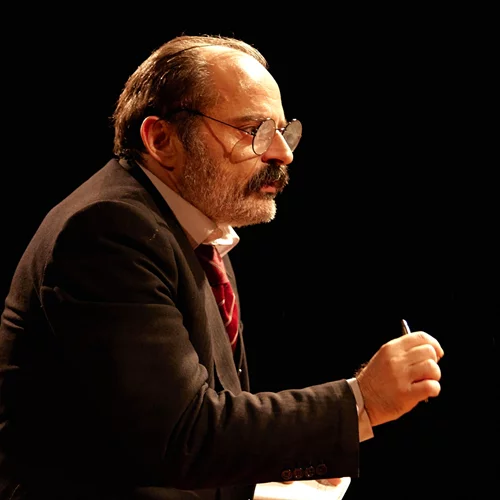 "Όταν έκλαψε ο Νίτσε": Σε ποιο θέατρο μεταφέρεται η sold out παράσταση;