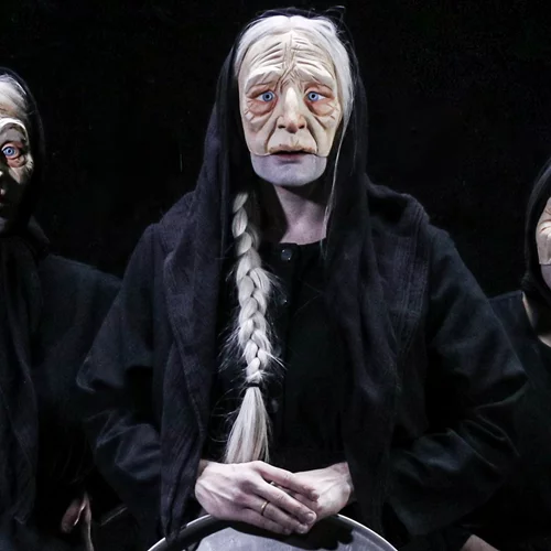 Οι "Γριές που μαζεύουν την τσουκνίδα" επιστρέφουν για λίγες παραστάσεις