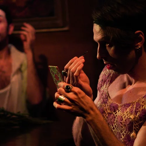 "Μάθε με να φεύγω": Η σύγχρονη Οδύσσεια των bijoux de kant επιστρέφει με προσφορά προπώλησης