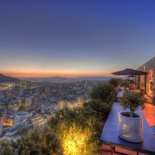 "Penthouse 21": Φροντισμένη κουζίνα και μοναδική θέα στα ψηλά του "President"