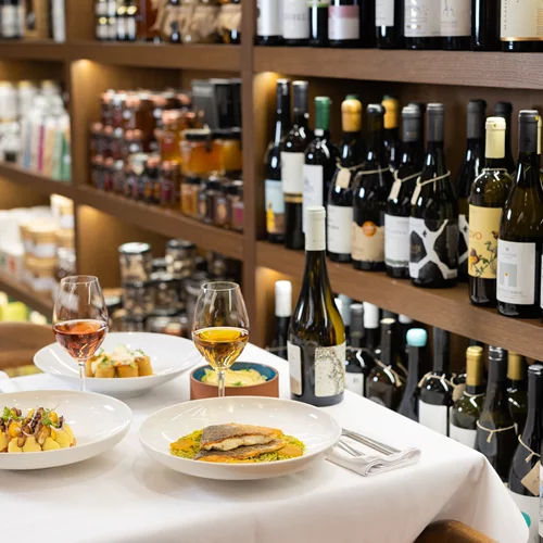 Στην μπάρα του Ateno για μικρά πιάτα, μεγάλης απόλαυσης