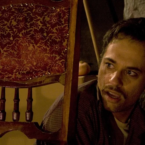 Τελευταίες παραστάσεις για τη "Βρωμιά" στο θέατρο Πλύφα