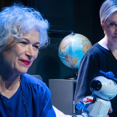 Ευαγγελία Ανδρεαδάκη για το "Rabbit Hole": "Οι καλλιτέχνες ποτέ δεν θα πάψουν ούτε να δημιουργούν ούτε να ονειρεύονται"