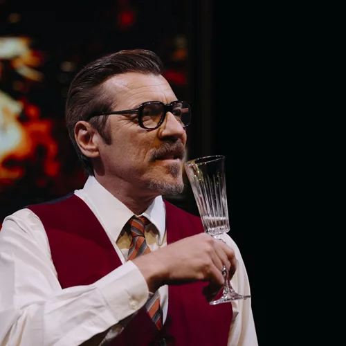 Ποιοι είναι οι θεατρικοί ήρωες που θα κάναμε μαζί τους ρεβεγιόν;